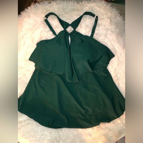 🌴💚Gorgeous Green Tie Front  Bikini Halter Top and shorts bottom set size 3X💚🌴 - Picture 7 of 16